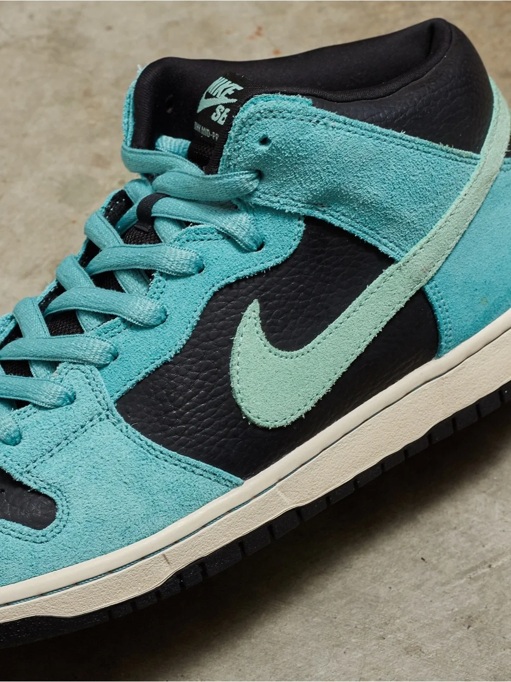 Nike SB Dunk Mid Pro ‘Sea Crystal’